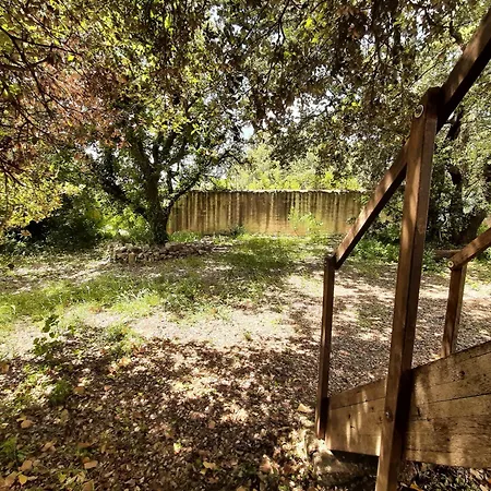 シャレー Perchee De Lys Dans Les Chenes Verts Et Le Micocoulier Argelliers